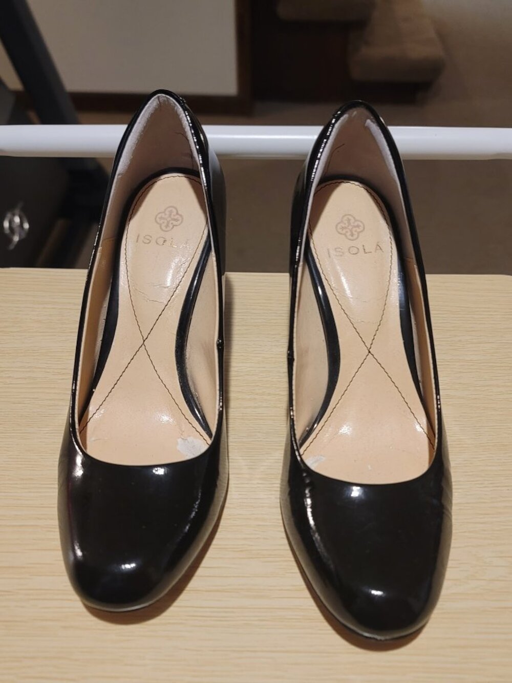Classic Black Patent Leather Round Toe Pumps - Block Heel - Size 7.5
